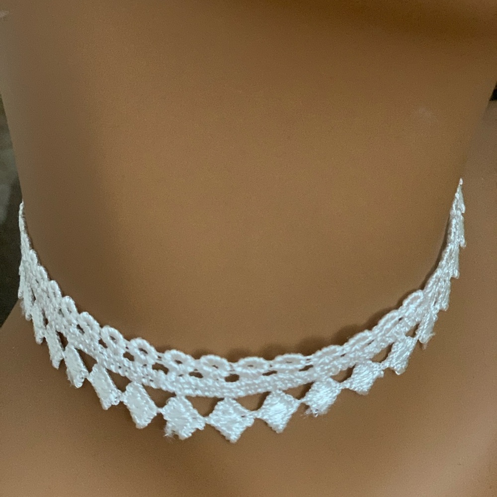 NWOT White Lace Choker Necklace